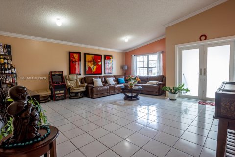 Villa ou maison à vendre à Miami, Floride: 4 chambres, 164.99 m2 № 2008569 - photo 3