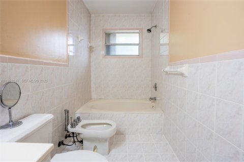 Villa ou maison à vendre à Miami, Floride: 4 chambres, 164.99 m2 № 2008569 - photo 14