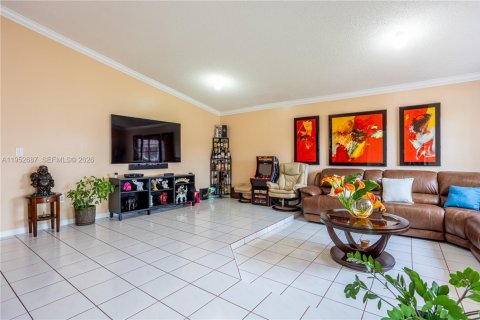 Villa ou maison à vendre à Miami, Floride: 4 chambres, 164.99 m2 № 2008569 - photo 4