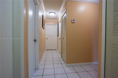 Villa ou maison à vendre à Miami, Floride: 4 chambres, 164.99 m2 № 2008569 - photo 11