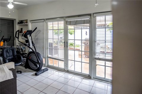 Villa ou maison à vendre à Miami, Floride: 4 chambres, 164.99 m2 № 2008569 - photo 10