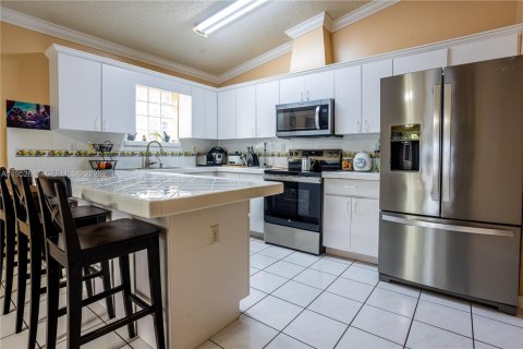 Villa ou maison à vendre à Miami, Floride: 4 chambres, 164.99 m2 № 2008569 - photo 6