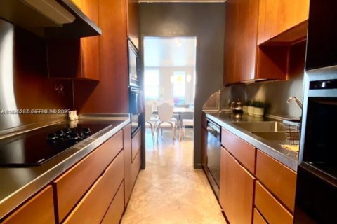 Condo in Miami Beach, Florida, 1 bedroom  № 2076747 - photo 6