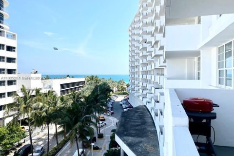 Condo in Miami Beach, Florida, 1 bedroom  № 2076747 - photo 19