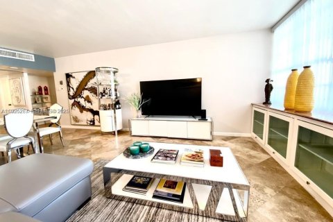 Condo in Miami Beach, Florida, 1 bedroom  № 2076747 - photo 3