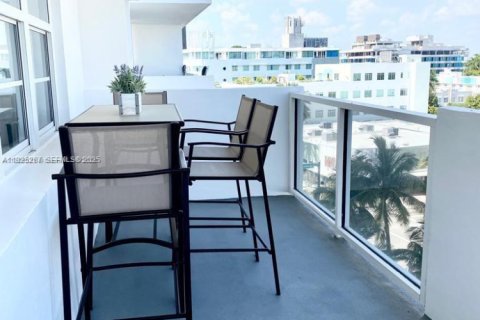 Condo in Miami Beach, Florida, 1 bedroom  № 2076747 - photo 18