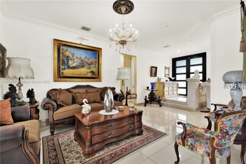 House in Miami, Florida 5 bedrooms, 247.68 sq.m. № 1898267 - photo 11