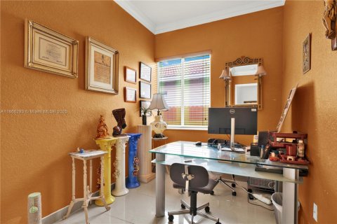 House in Miami, Florida 5 bedrooms, 247.68 sq.m. № 1898267 - photo 20