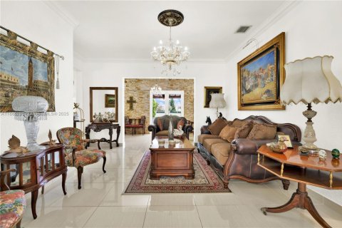 House in Miami, Florida 5 bedrooms, 247.68 sq.m. № 1898267 - photo 27