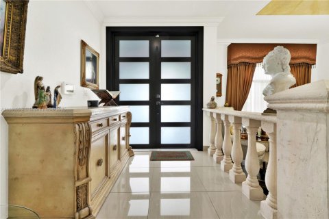 House in Miami, Florida 5 bedrooms, 247.68 sq.m. № 1898267 - photo 8
