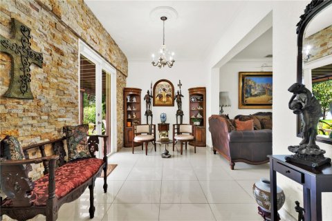 House in Miami, Florida 5 bedrooms, 247.68 sq.m. № 1898267 - photo 29