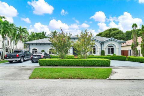 House in Miami, Florida 5 bedrooms, 247.68 sq.m. № 1898267 - photo 3