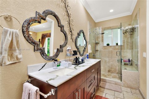 House in Miami, Florida 5 bedrooms, 247.68 sq.m. № 1898267 - photo 25
