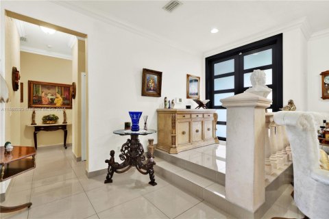 House in Miami, Florida 5 bedrooms, 247.68 sq.m. № 1898267 - photo 10