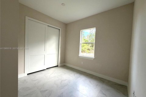 House in Naples, Florida 4 bedrooms, 150.13 sq.m. № 2051503 - photo 22