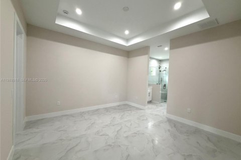 House in Naples, Florida 4 bedrooms, 150.13 sq.m. № 2051503 - photo 7