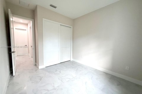 House in Naples, Florida 4 bedrooms, 150.13 sq.m. № 2051503 - photo 21