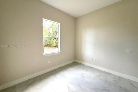 House in Naples, Florida 4 bedrooms, 150.13 sq.m. № 2051503 - photo 23