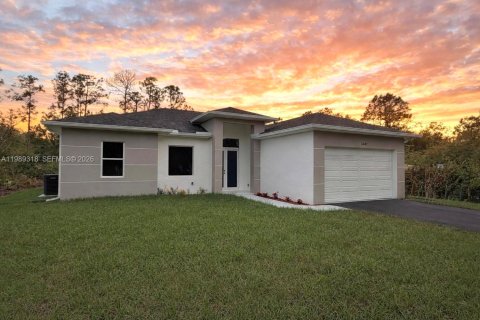 House in Naples, Florida 4 bedrooms, 150.13 sq.m. № 2051503