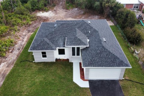 House in Naples, Florida 4 bedrooms, 150.13 sq.m. № 2051503 - photo 28