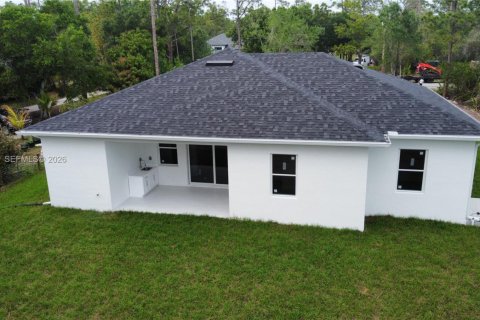 House in Naples, Florida 4 bedrooms, 150.13 sq.m. № 2051503 - photo 30