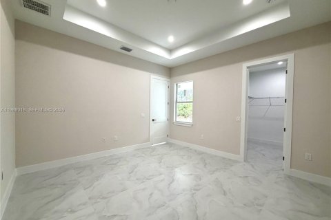 House in Naples, Florida 4 bedrooms, 150.13 sq.m. № 2051503 - photo 8