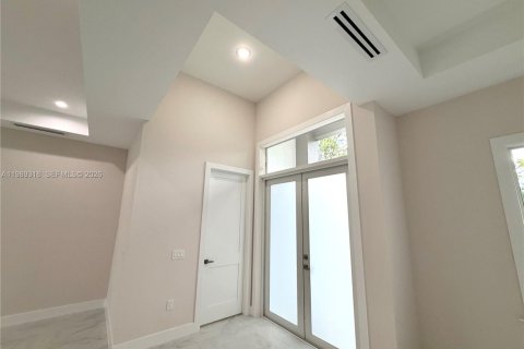 House in Naples, Florida 4 bedrooms, 150.13 sq.m. № 2051503 - photo 25