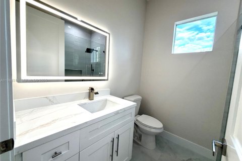 House in Naples, Florida 4 bedrooms, 150.13 sq.m. № 2051503 - photo 19