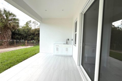 House in Naples, Florida 4 bedrooms, 150.13 sq.m. № 2051503 - photo 27