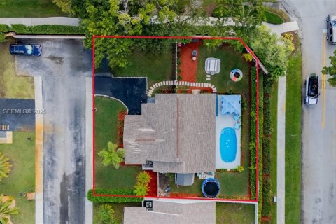 House in Davie, Florida 3 bedrooms, 112.32 sq.m. № 1987132 - photo 26