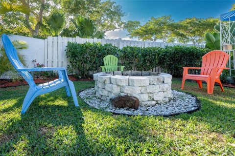 House in Davie, Florida 3 bedrooms, 112.32 sq.m. № 1987132 - photo 23