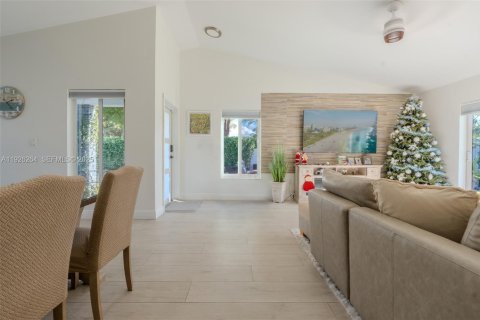 House in Davie, Florida 3 bedrooms, 112.32 sq.m. № 1987132 - photo 10