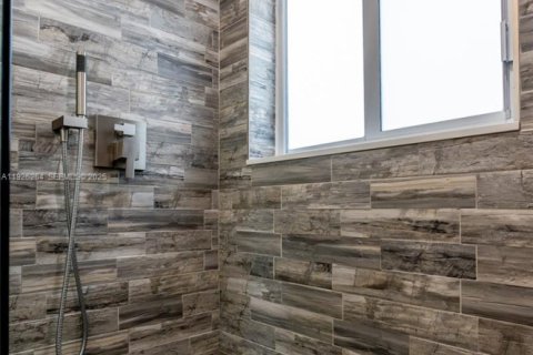 House in Davie, Florida 3 bedrooms, 112.32 sq.m. № 1987132 - photo 19