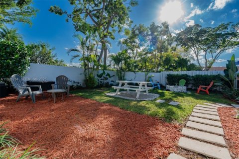 House in Davie, Florida 3 bedrooms, 112.32 sq.m. № 1987132 - photo 22