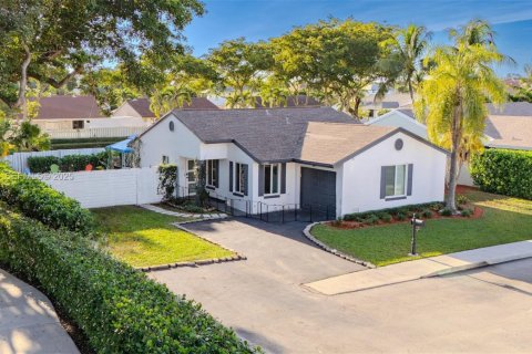 House in Davie, Florida 3 bedrooms, 112.32 sq.m. № 1987132 - photo 1