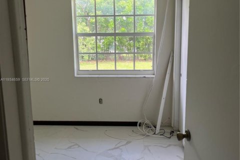 Immobilier commercial à louer à Miami, Floride: 1 chambre, 118.17 m2 № 1992804 - photo 2