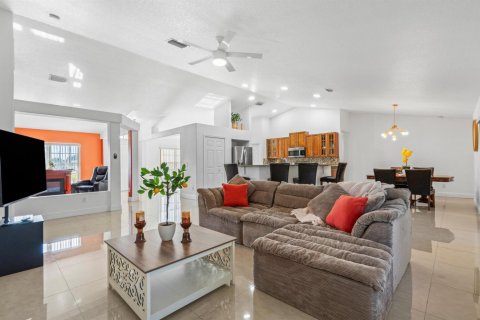 Casa en venta en Port St. Lucie, Florida, 4 dormitorios, 207.73 m2 № 2185172 - foto 9