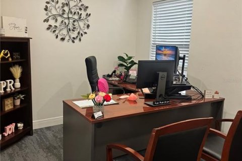 Propiedad comercial en venta en Kissimmee, Florida, 189.06 m2 № 1880932 - foto 4