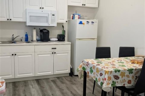 Propiedad comercial en venta en Kissimmee, Florida, 189.06 m2 № 1880932 - foto 10