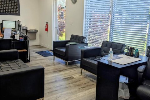Propiedad comercial en venta en Kissimmee, Florida, 189.06 m2 № 1880932 - foto 3