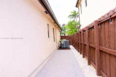 Casa en venta en Homestead, Florida, 3 dormitorios, 178.93 m2 № 2000436 - foto 29