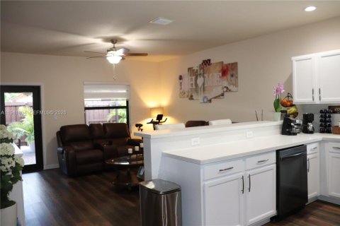 Casa en venta en Homestead, Florida, 3 dormitorios, 178.93 m2 № 2000436 - foto 7