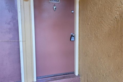 Copropriété à louer à Tamarac, Floride: 2 chambres, 78.04 m2 № 1806506 - photo 5