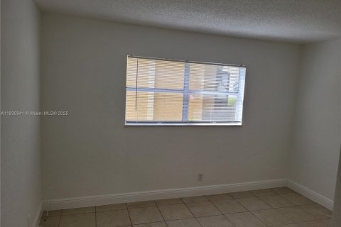 Copropriété à louer à Tamarac, Floride: 2 chambres, 78.04 m2 № 1806506 - photo 19