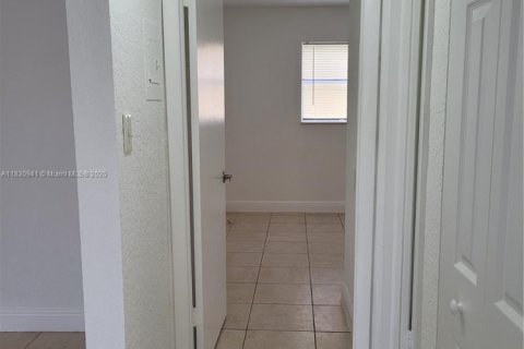 Copropriété à louer à Tamarac, Floride: 2 chambres, 78.04 m2 № 1806506 - photo 17