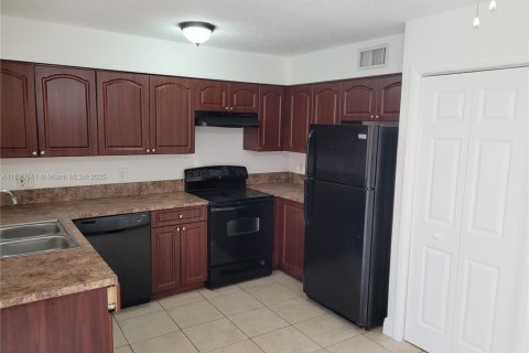 Copropriété à louer à Tamarac, Floride: 2 chambres, 78.04 m2 № 1806506 - photo 8