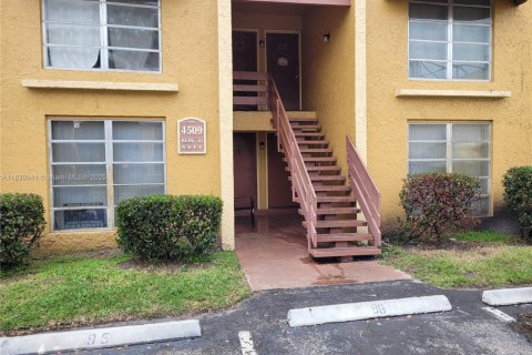 Copropriété à louer à Tamarac, Floride: 2 chambres, 78.04 m2 № 1806506 - photo 4