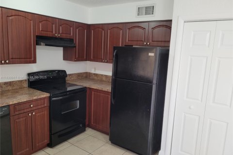 Copropriété à louer à Tamarac, Floride: 2 chambres, 78.04 m2 № 1806506 - photo 9