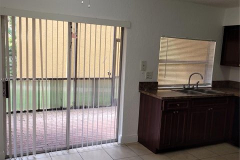 Copropriété à louer à Tamarac, Floride: 2 chambres, 78.04 m2 № 1806506 - photo 6