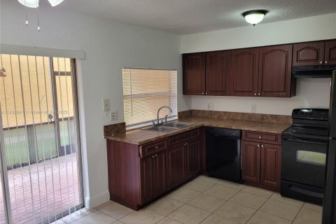 Copropriété à louer à Tamarac, Floride: 2 chambres, 78.04 m2 № 1806506 - photo 7